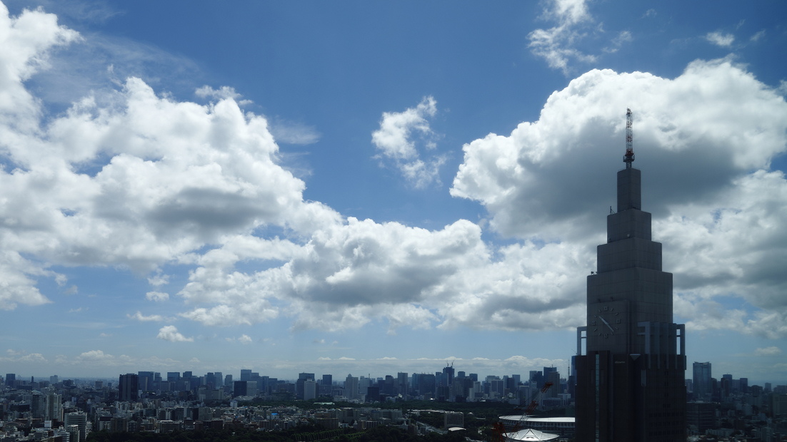 空が近くに感じる地上100ｍ以上にある客室からの眺め（シーニックタイプのお部屋からの景色）