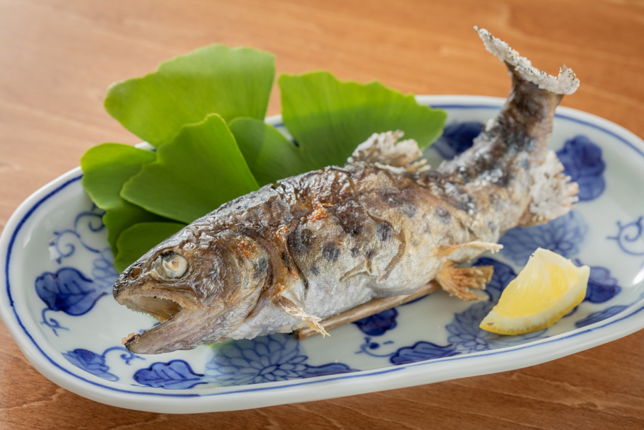 夕食 ヤマメの塩焼き