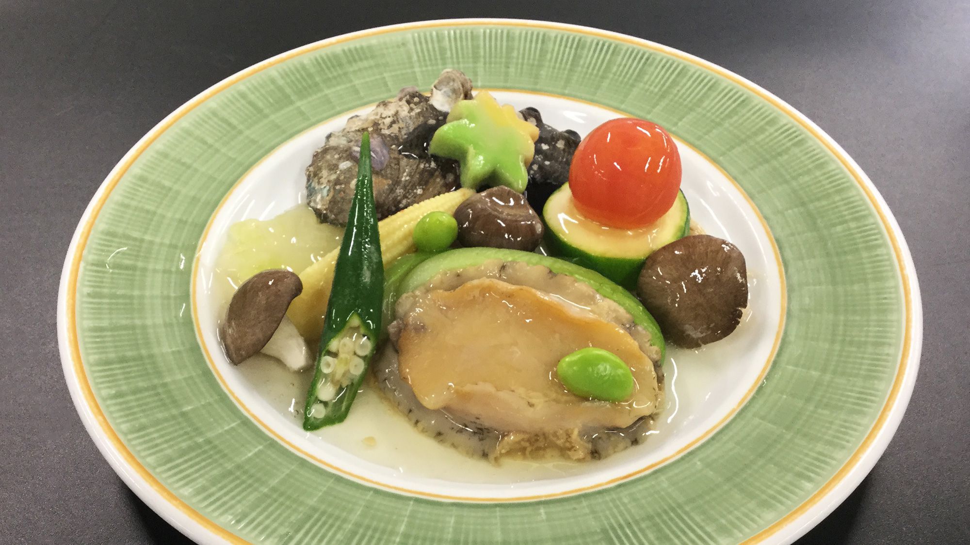 【6〜8月会席 桜】鮑と彩野菜の炊合せ