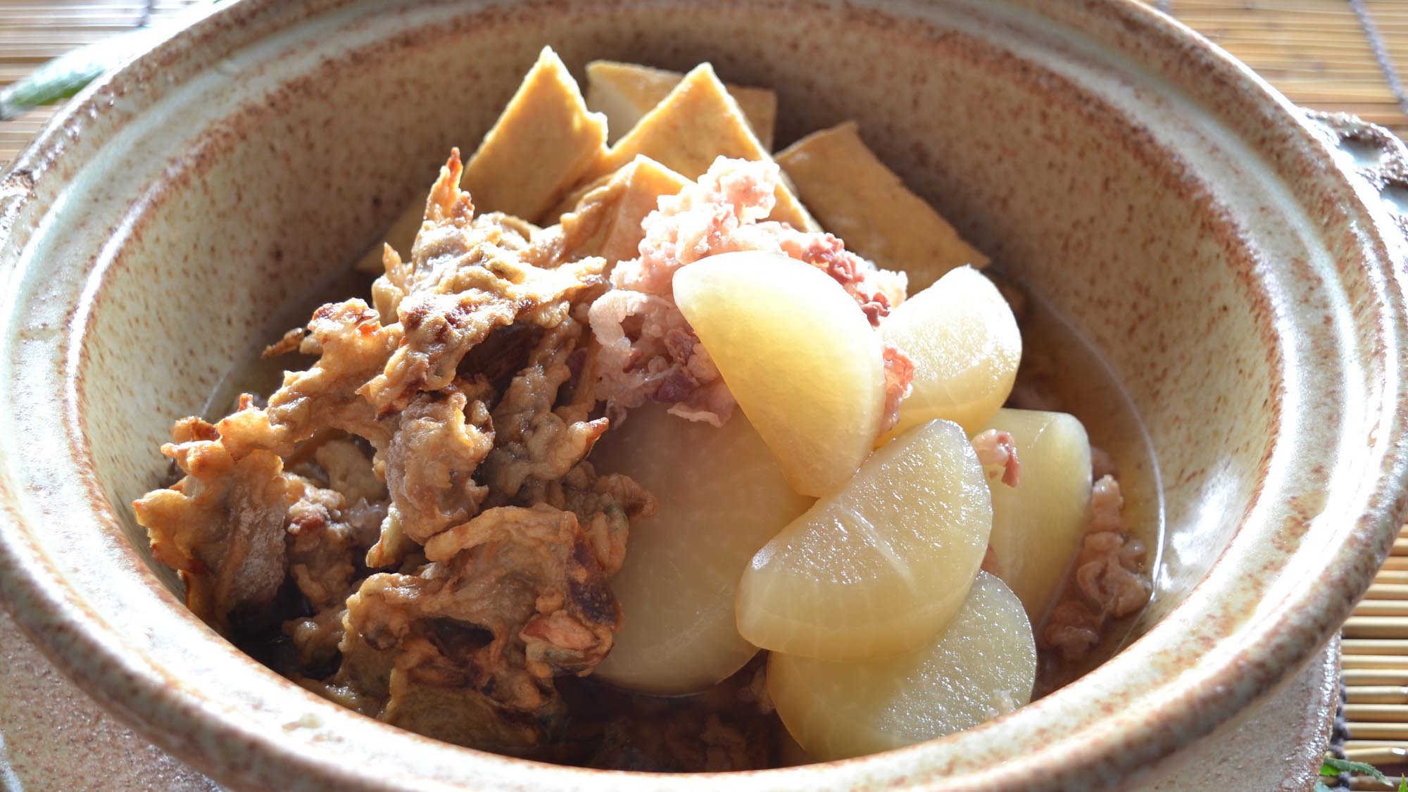 朝食長崎おでん：あご（トビウオ）と鯨のW出汁。季節に関係なく人気の一品です。