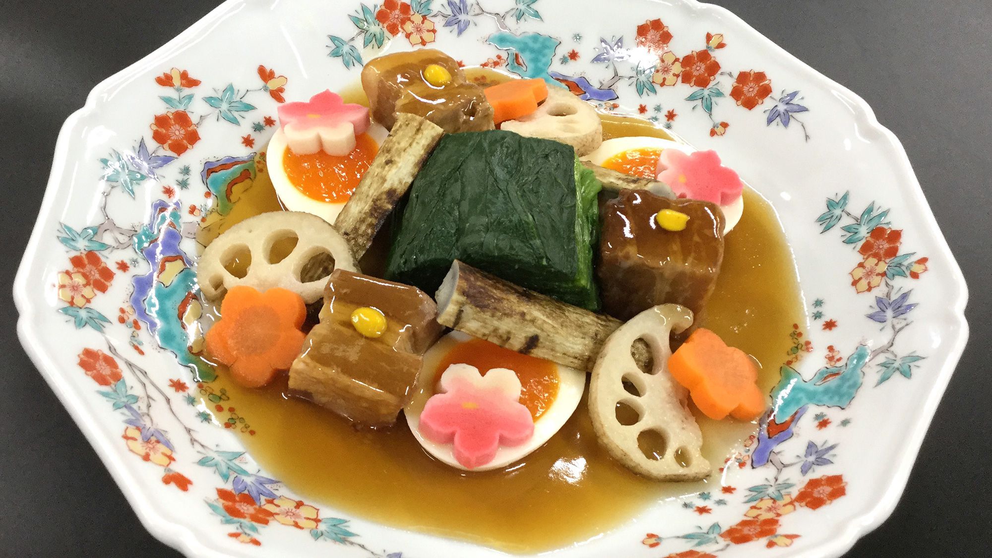 【12〜2月】卓袱料理【孔雀】豚の角煮と旬野菜の炊合せ