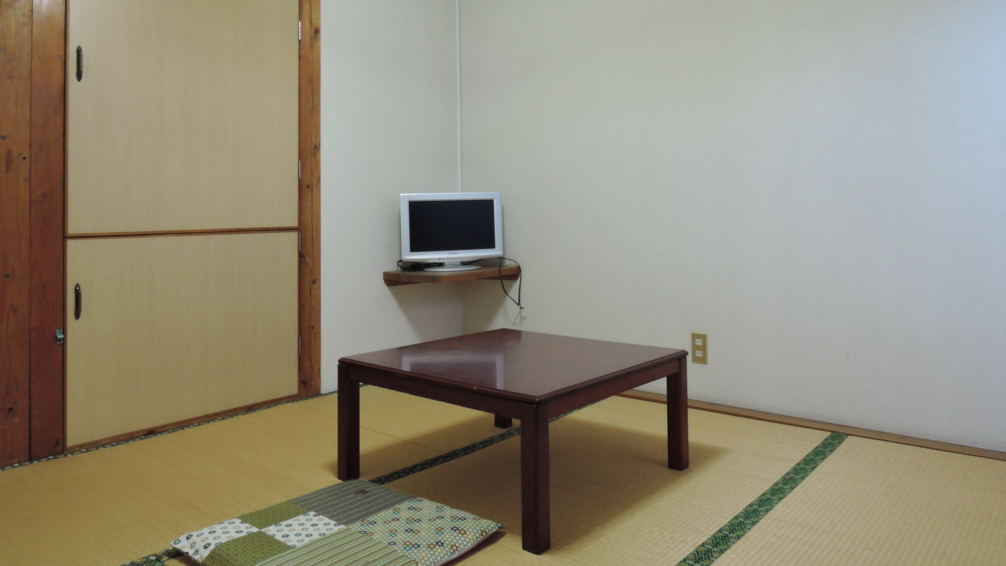 *【和室6畳一例】昭和の雰囲気漂うシンプルな和室。