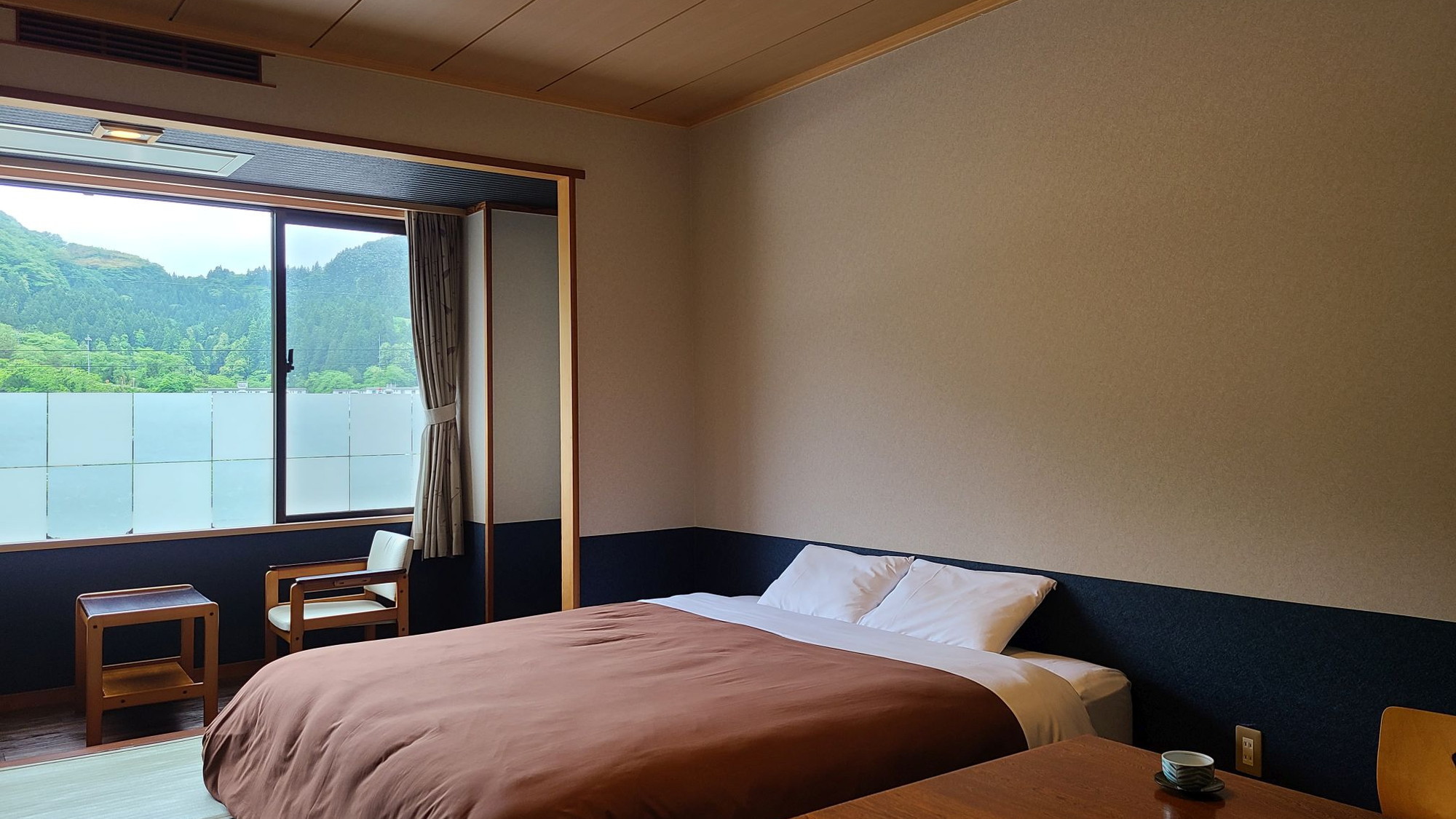 【〜旅倶楽部〜和室ダブル 10畳】キングサイズのベッドで寛ぐ癒やしの時間