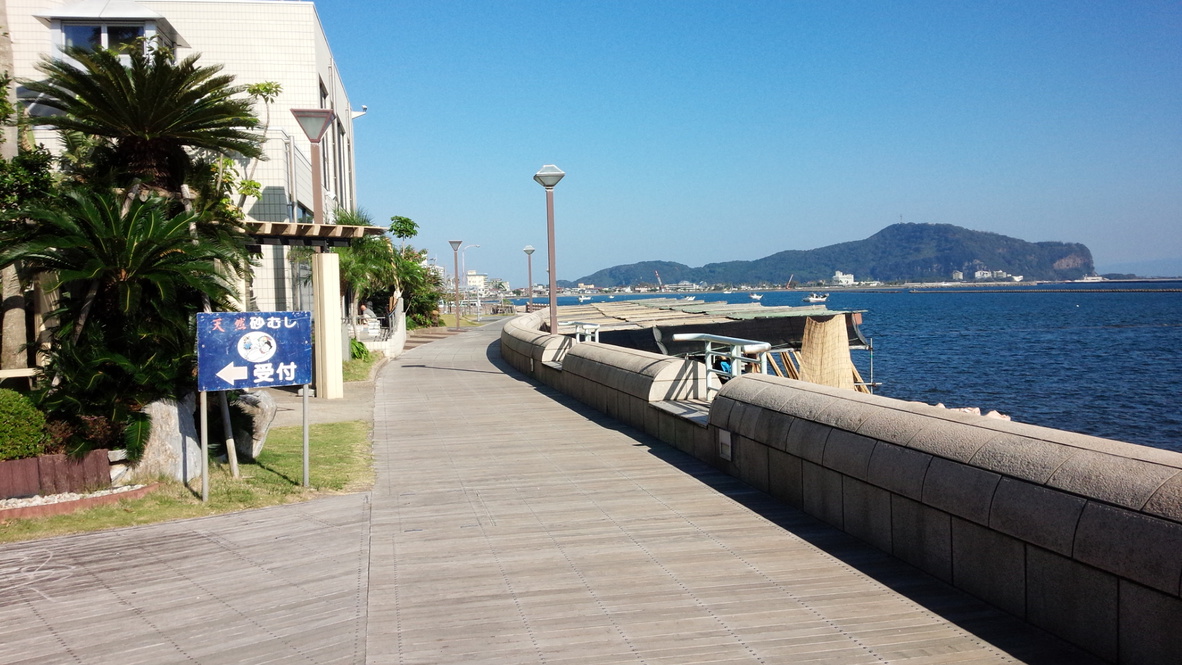 海辺の散歩道