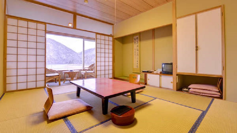 和室10畳（客室一例）美しい然別湖の景観を眺めながら、贅沢な時をお過ごし下さい