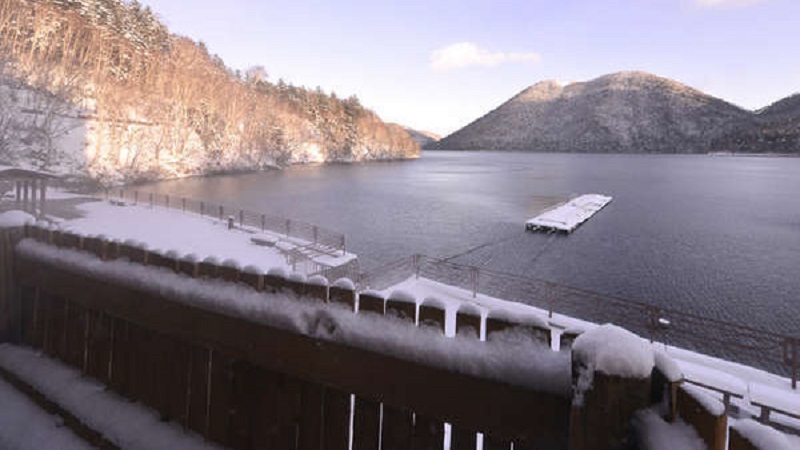 【露天風呂からの景観】温かい湯船に浸かりながら、自然のぬくもりに心癒されるひと時をお過ごし下さい