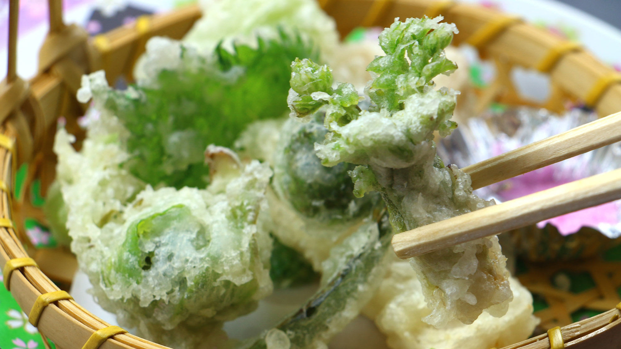 お食事一例／〜春〜山菜の天麩羅。