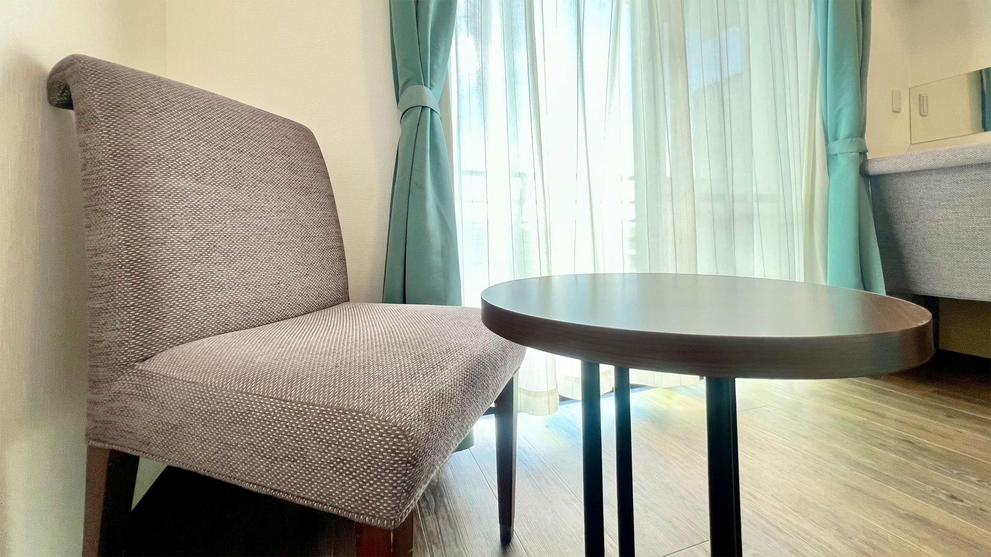 【禁煙スタンダードツイン】テーブルセット