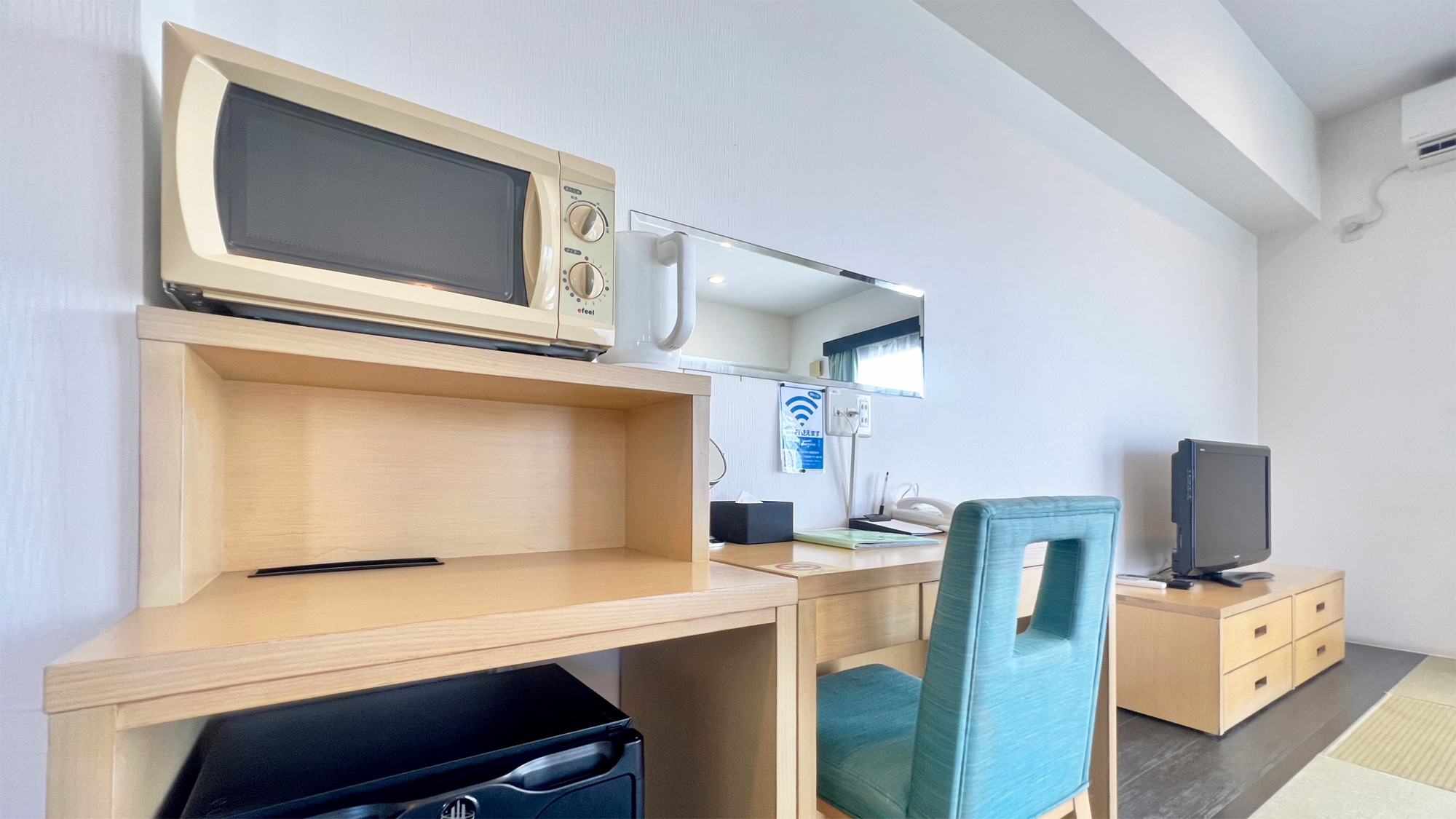 【禁煙和洋室】冷蔵庫・レンジ・デスクコーナー