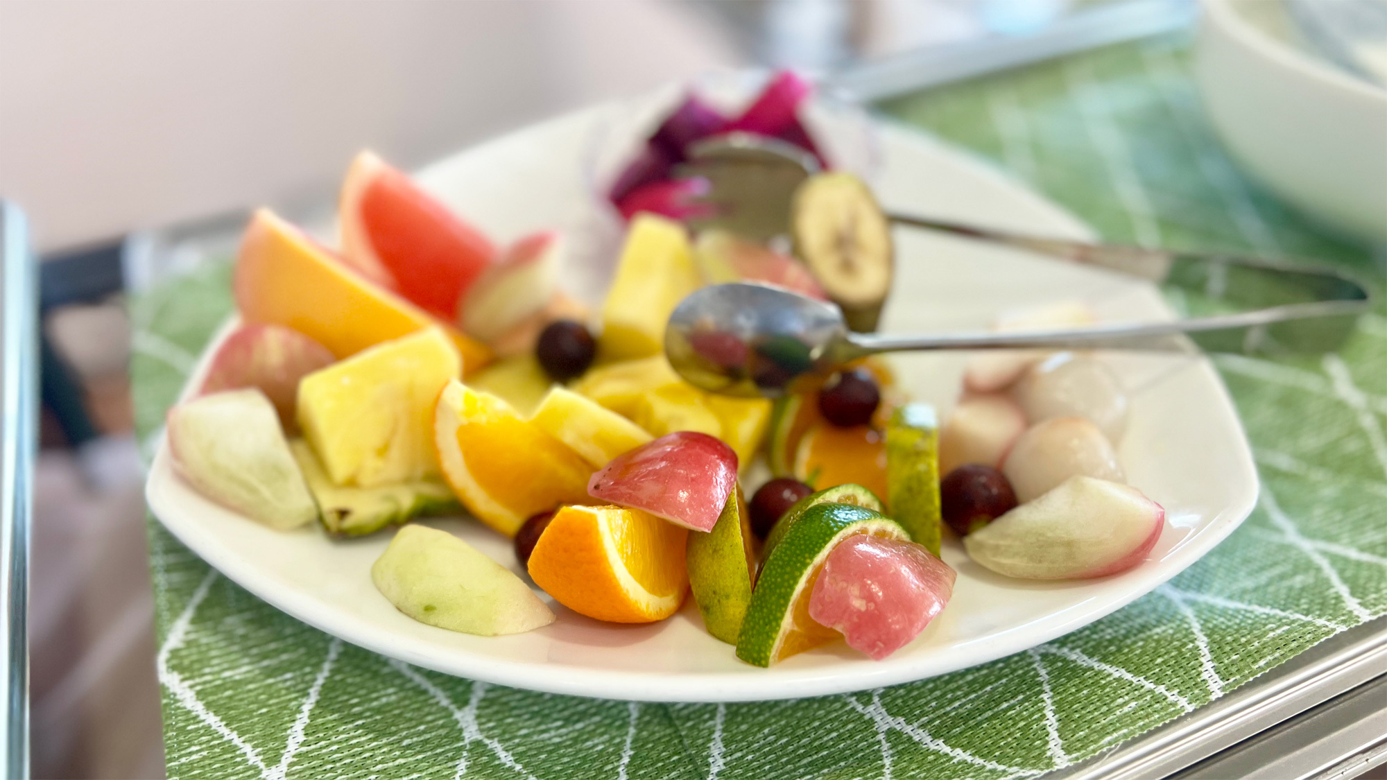 【ビュッフェスタイル朝食】フルーツ各種