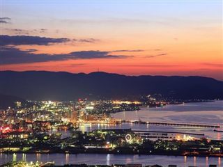 夕暮れ時の高松港