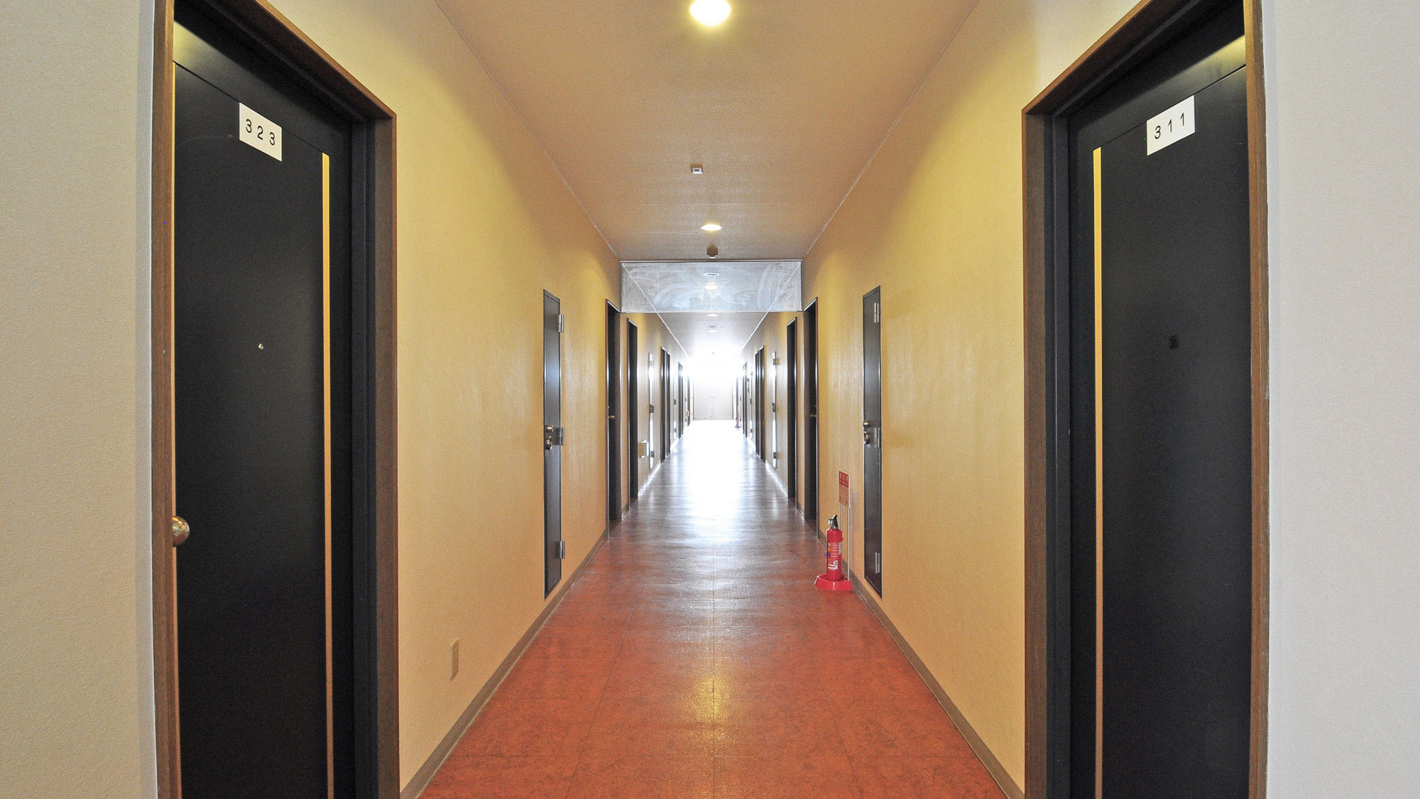 【廊下】各階客室の廊下です