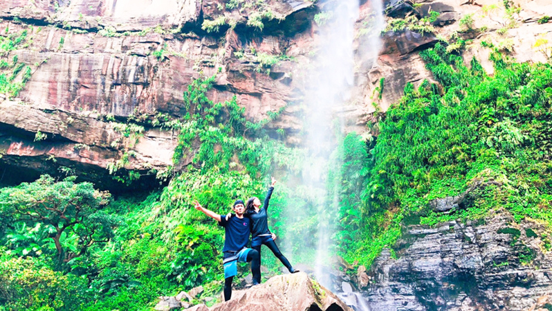 *【ピナイサーラの滝ツアー】ピナイサーラの滝上から見る絶景。画像提供:ニライナホリデイズ