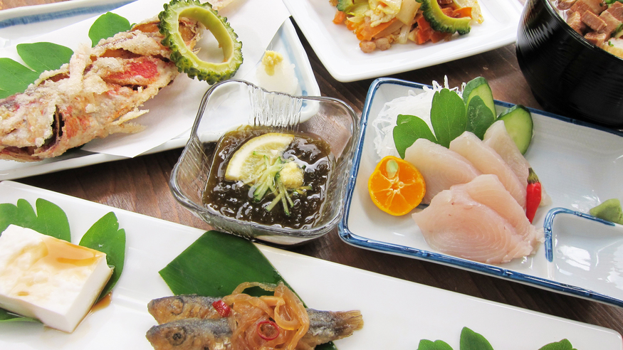 *【沖縄御膳】ジーマミー豆腐、島魚のお刺身など、沖縄の郷土料理がたっぷり♪