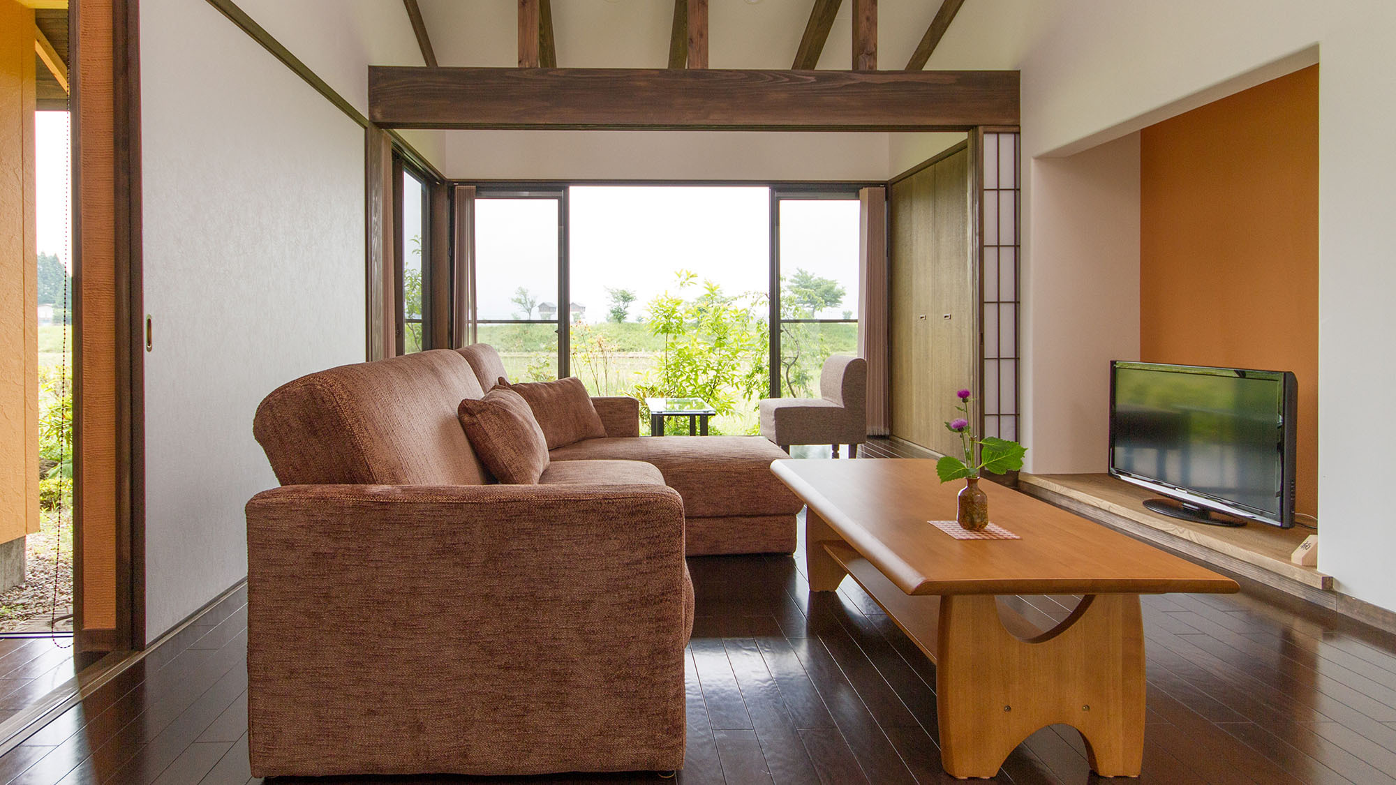 Takanosho Set in a prime location of Aso, Takanosho puts everything the city has to offer just outside your doorstep. The property offers a high standard of service and amenities to suit the individual needs of