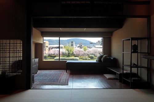 鴨川邸・2F(春)