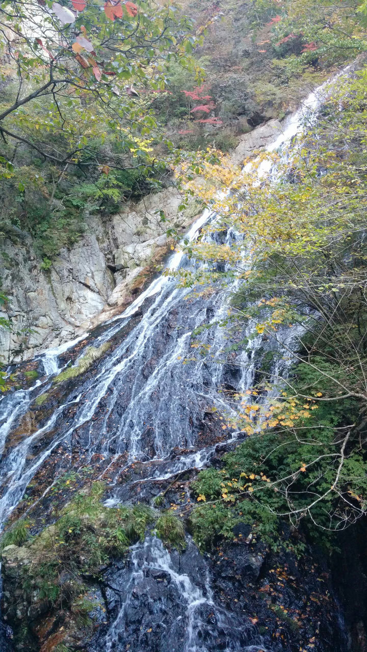 四万温泉の絶景・小倉の滝