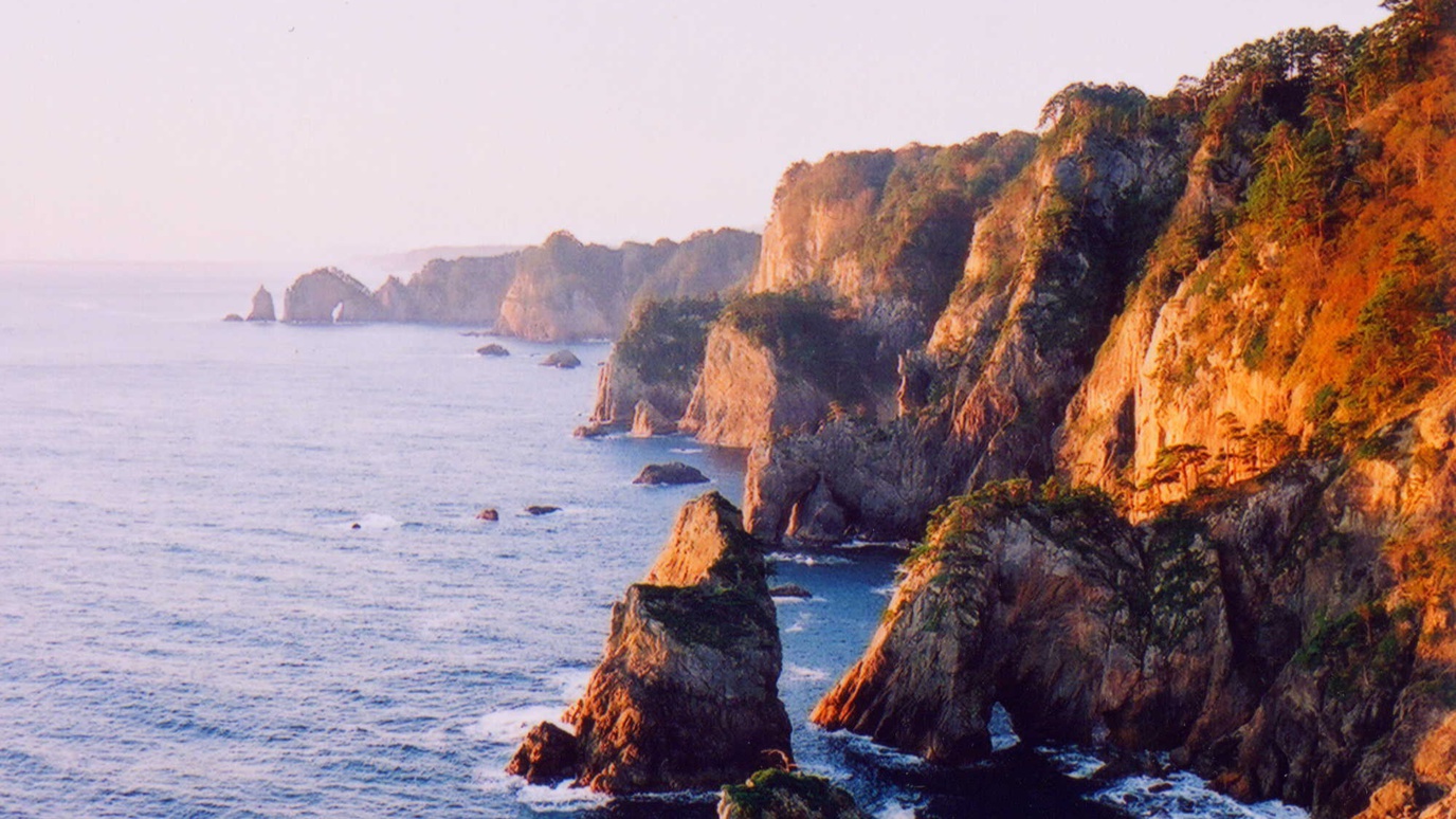 *【北山崎】ダイナミックな海岸線が続く絶景スポット。別名「海のアルプス」。