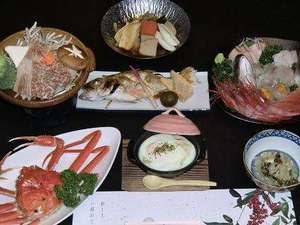 蟹コースは季節のお料理が勢ぞろい。まだまだお品数がでますので、お腹をすかせてお越し下さいませ
