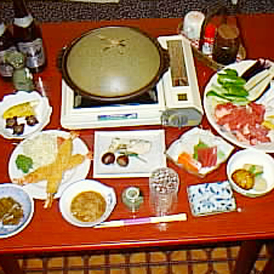 夕食は和食で季節によって内容が変わります。