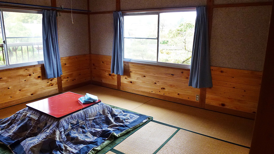 *【部屋】和室8畳一例でございます。冬は全室こたつをいれます。
