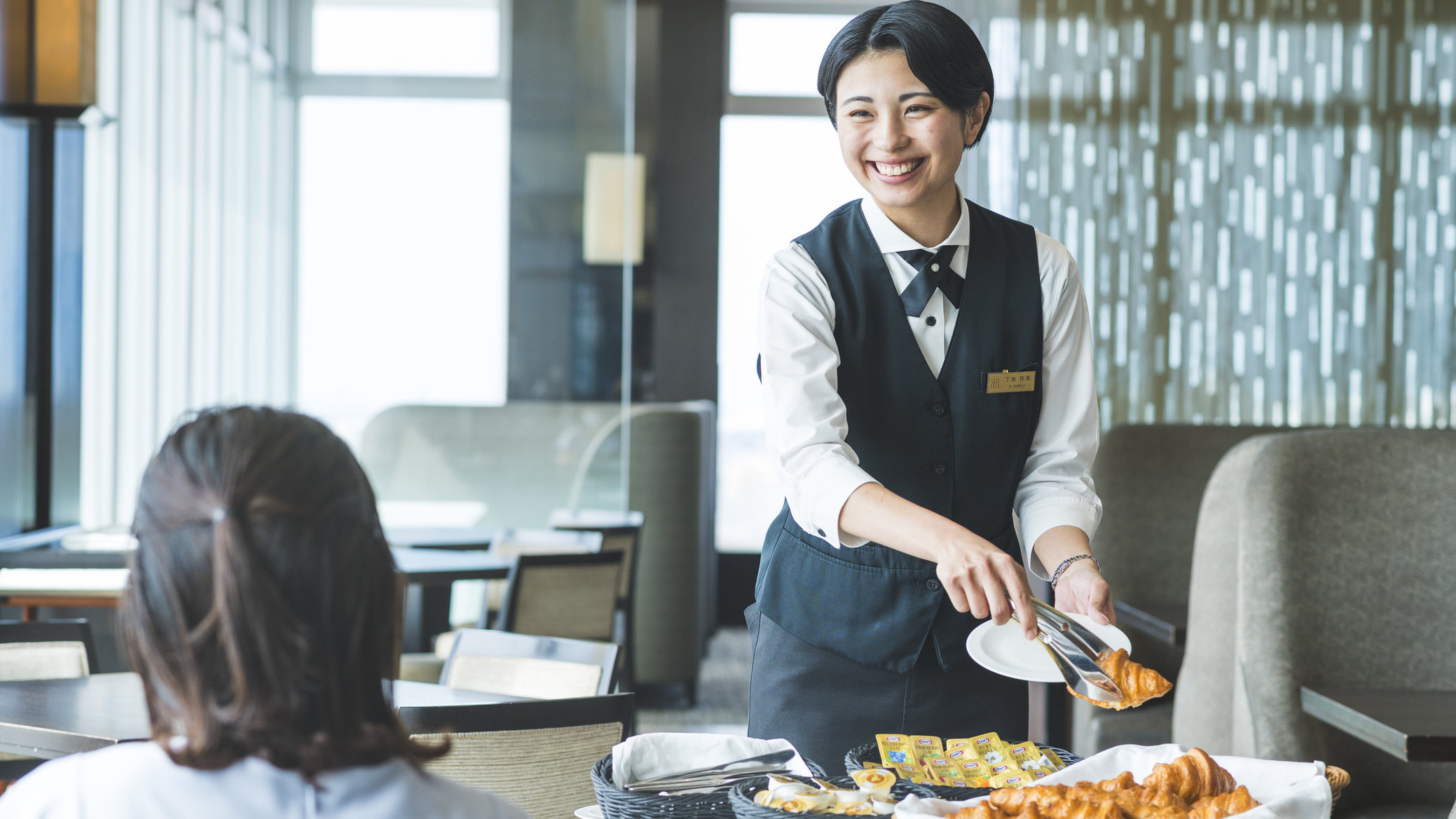 【朝食】ワゴンサービスでご提供する「焼き立てのクロワッサン」