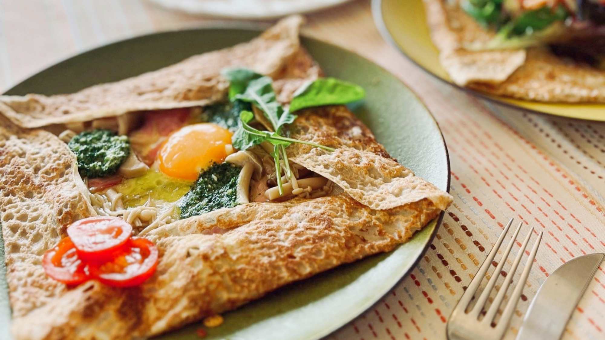 *【ガレット】外はカリッと中はとろ〜り、本格派の味をご堪能。