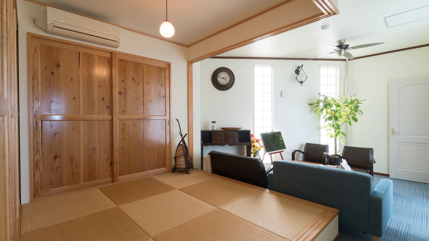 *【部屋/マルセイユ】琉球畳の日本間で、沖縄の雰囲気を存分にお楽しみいただけます。