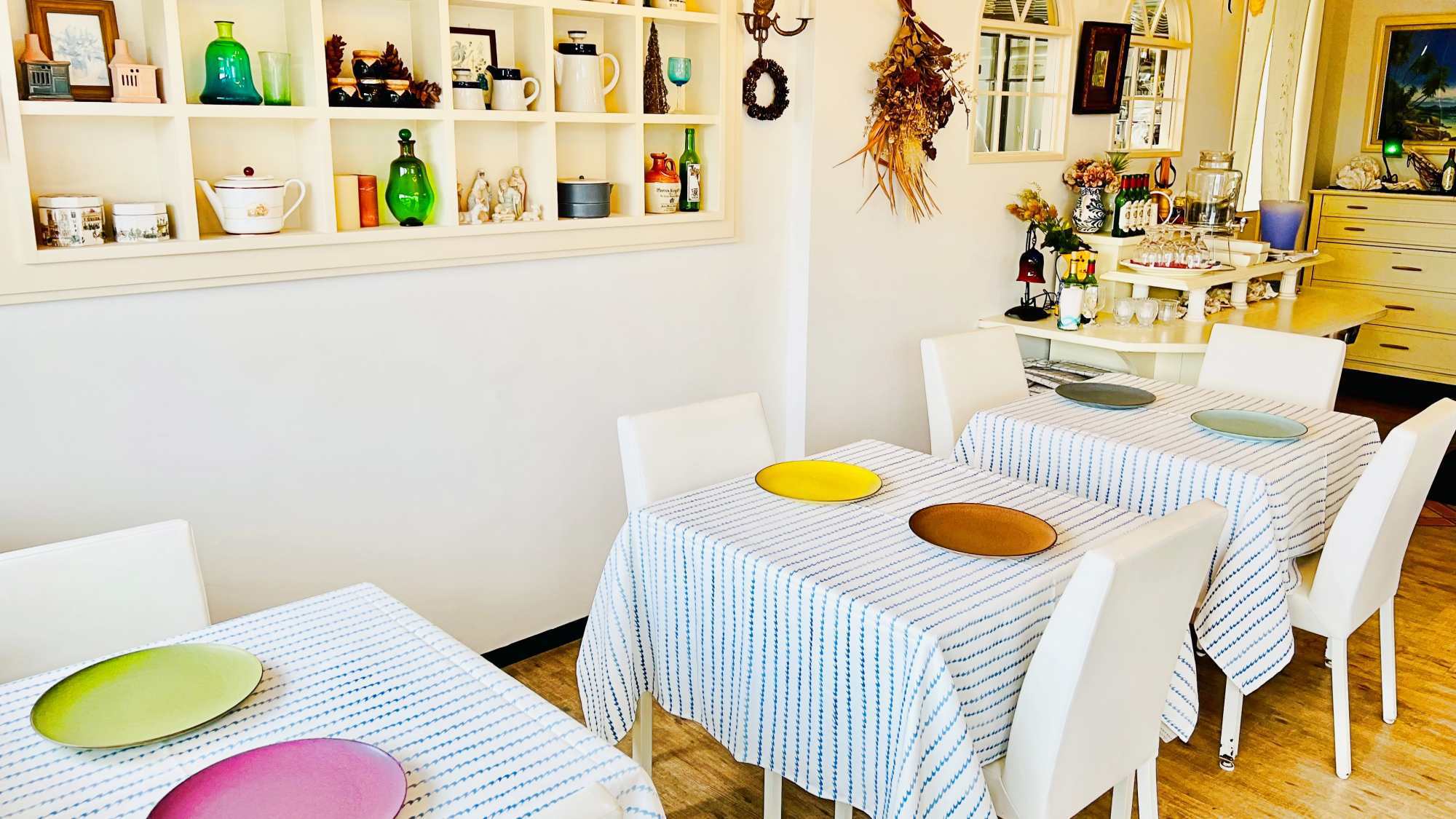 *【店内】温もりあふれる欧風カフェ風のインテリア。