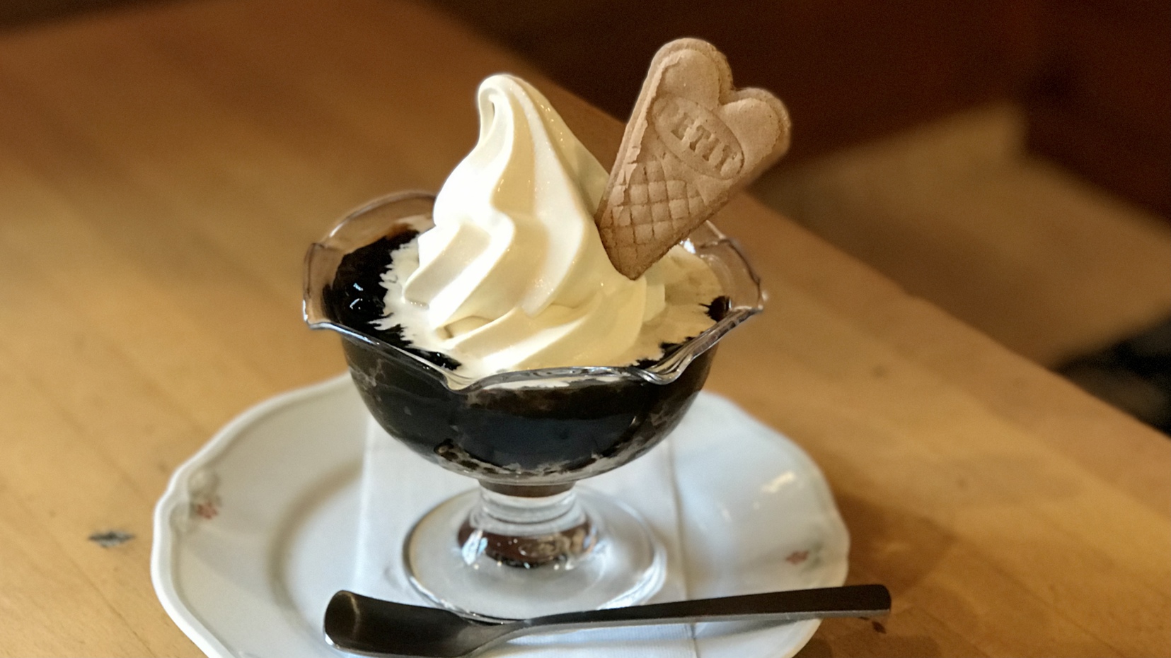 ちょっぴり大人のコーヒーゼリーソフトクリーム添え
