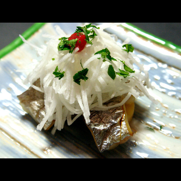 旬の厳選食材の懐石料理は当館自慢のお花を一品一品を摘むように創作です。旬の厳選食材でおもてなし