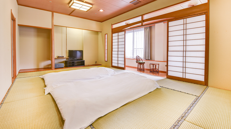 *【お部屋】広々とした和室12畳は6名様までご利用頂けます。 