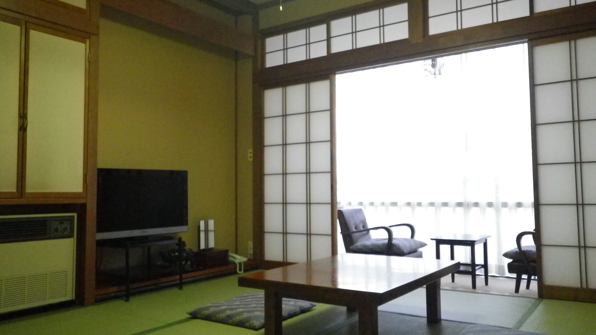 Oritate Onsen Yamakiya Ryokan Ideally located in the Uonuma area, Oritate Onsen Yamakiya Ryokan promises a relaxing and wonderful visit. Featuring a satisfying list of amenities, guests will find their stay at the property a comfo