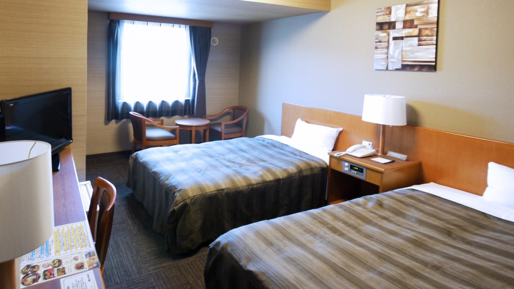 【ツイン】110センチ幅ベッド2台。ゆったり空間で快適にお過ごしいただけます。