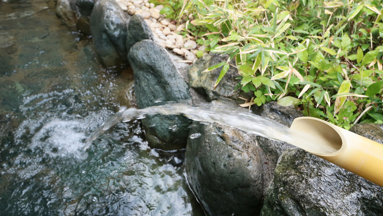 露天風呂熱海の天然温泉は美肌、保湿効果があり肌荒れによく効きます