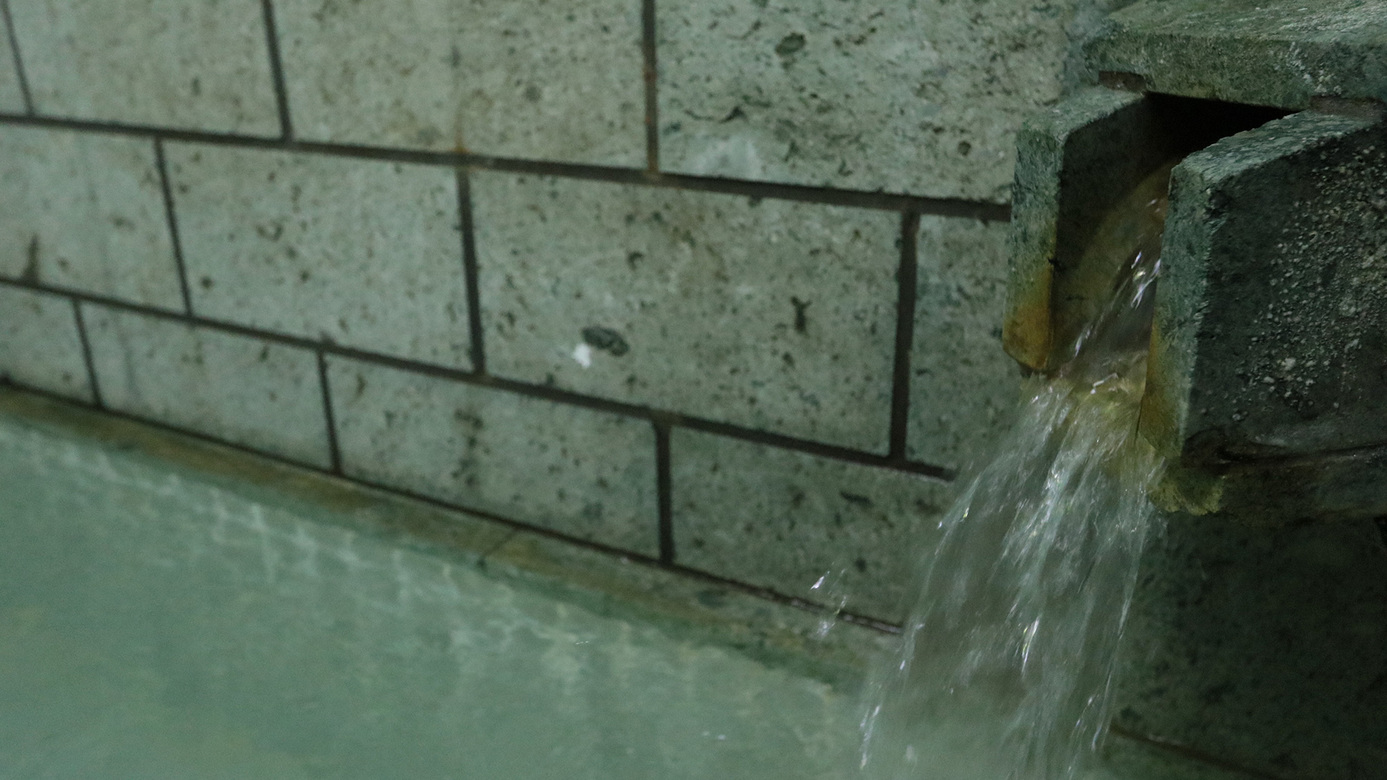 温泉内風呂熱海温泉は毎分16，000リットル以上もの温泉が湧き出ます