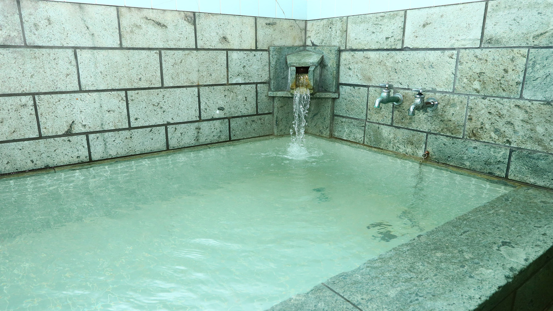 温泉内風呂首都圏からのアクセスも便利で毎日多くの観光客で賑わう熱海。熱海の温泉には美肌効果がありま