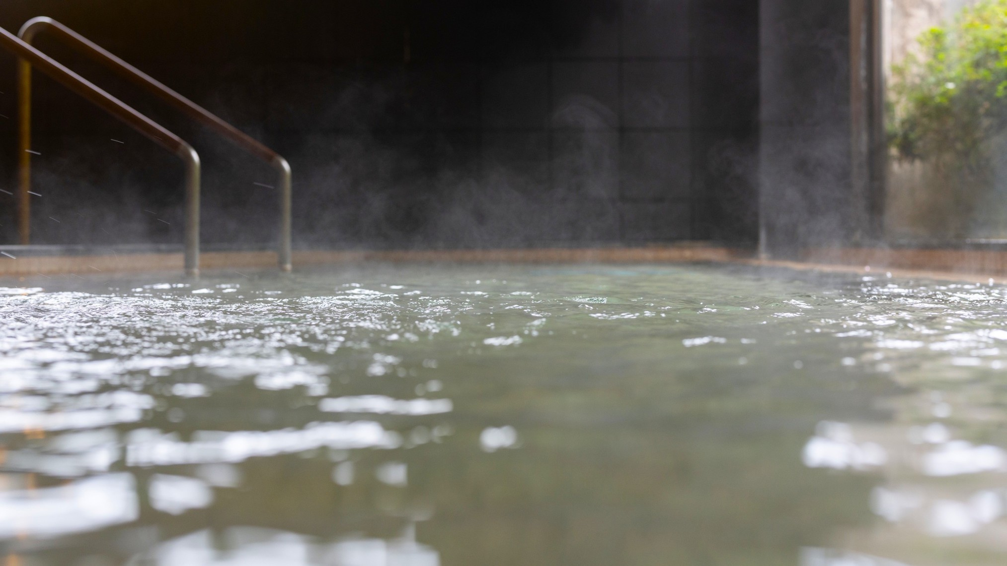 【大浴場】「殿の湯」内湯:少し塩味のある柔らかな温泉