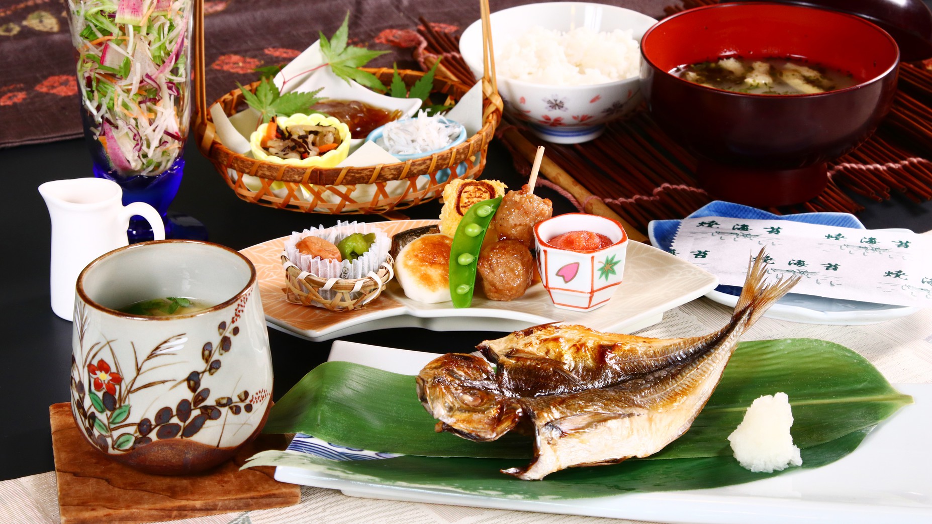 朝食にはもちろん名物「アジの干物」です♪