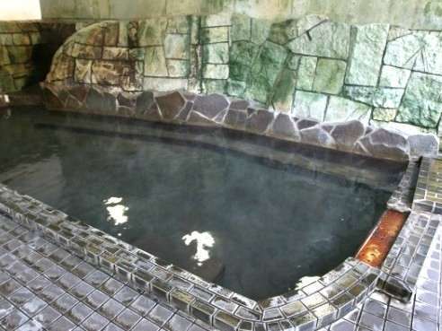 【男内風呂】夜当館の温泉はふたつの源泉を使用している自慢の湯です。