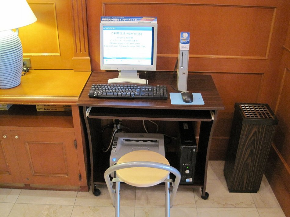 コイン式インターネットをロビーに設置しております 10分¥100