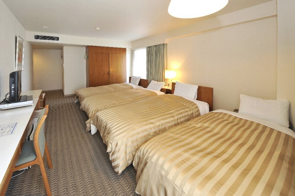 客室４ベッドルーム（一例）ツインルームに補助ベッドの追加となります