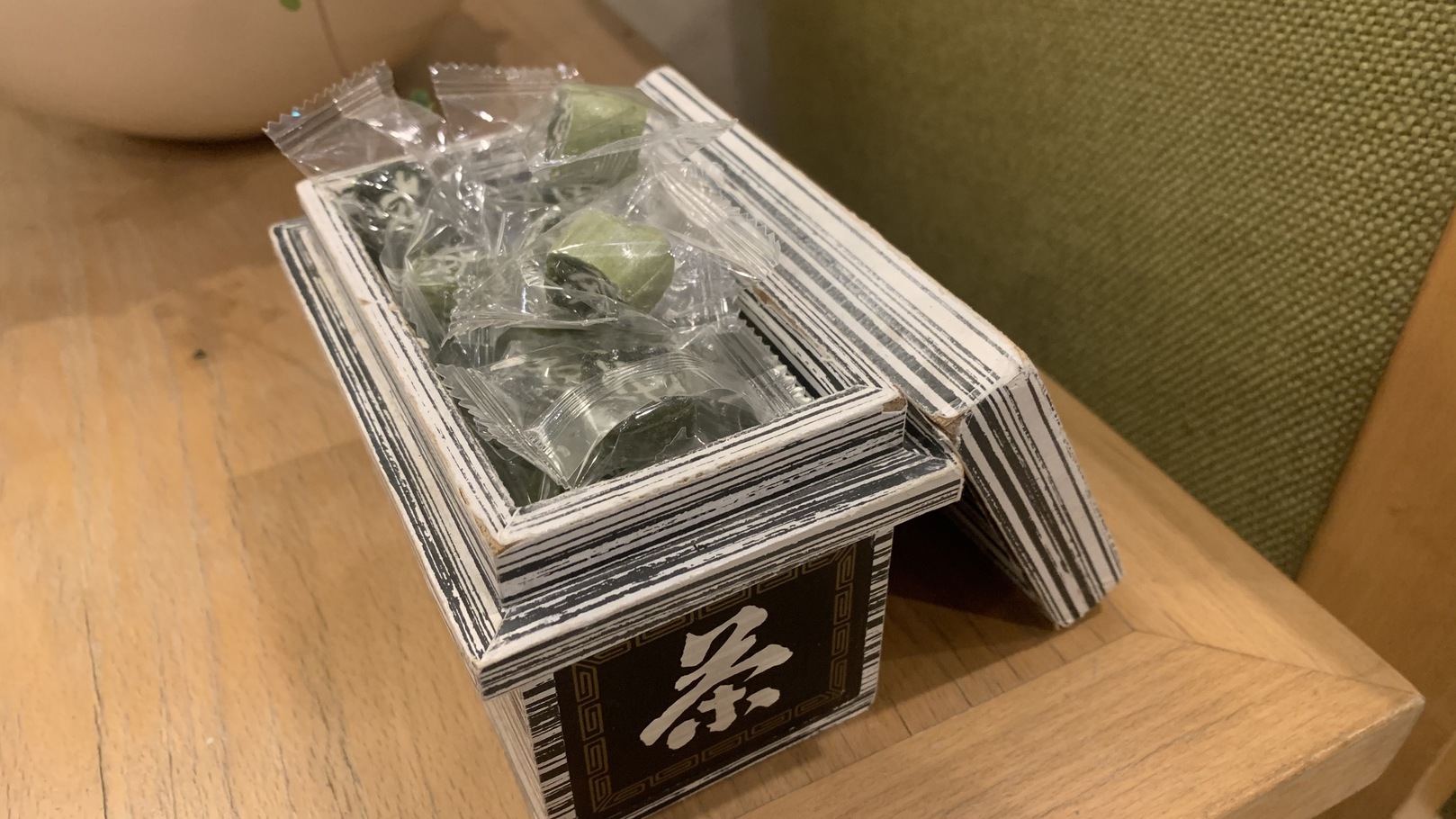 ロビーには静岡銘菓『茶飴』もございます♪お土産用に販売もございます♪