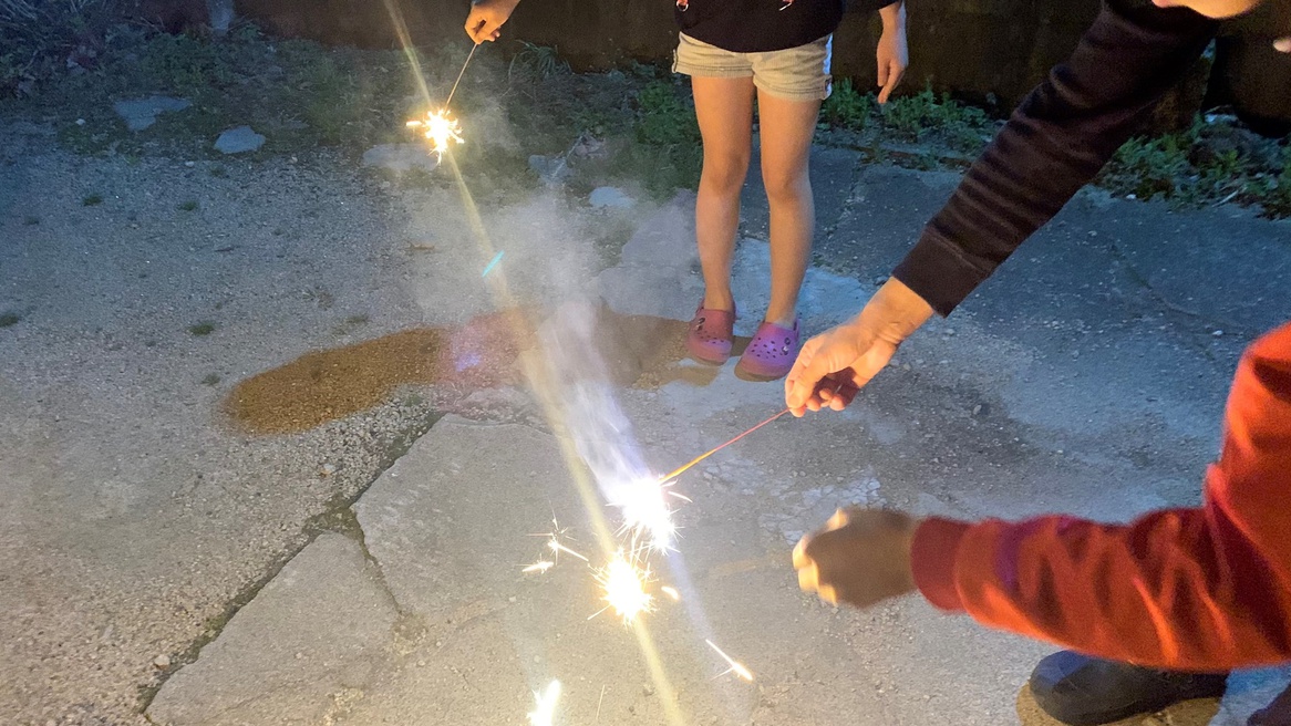 *旅の思い出にBBQのあとにはみんなで花火♪