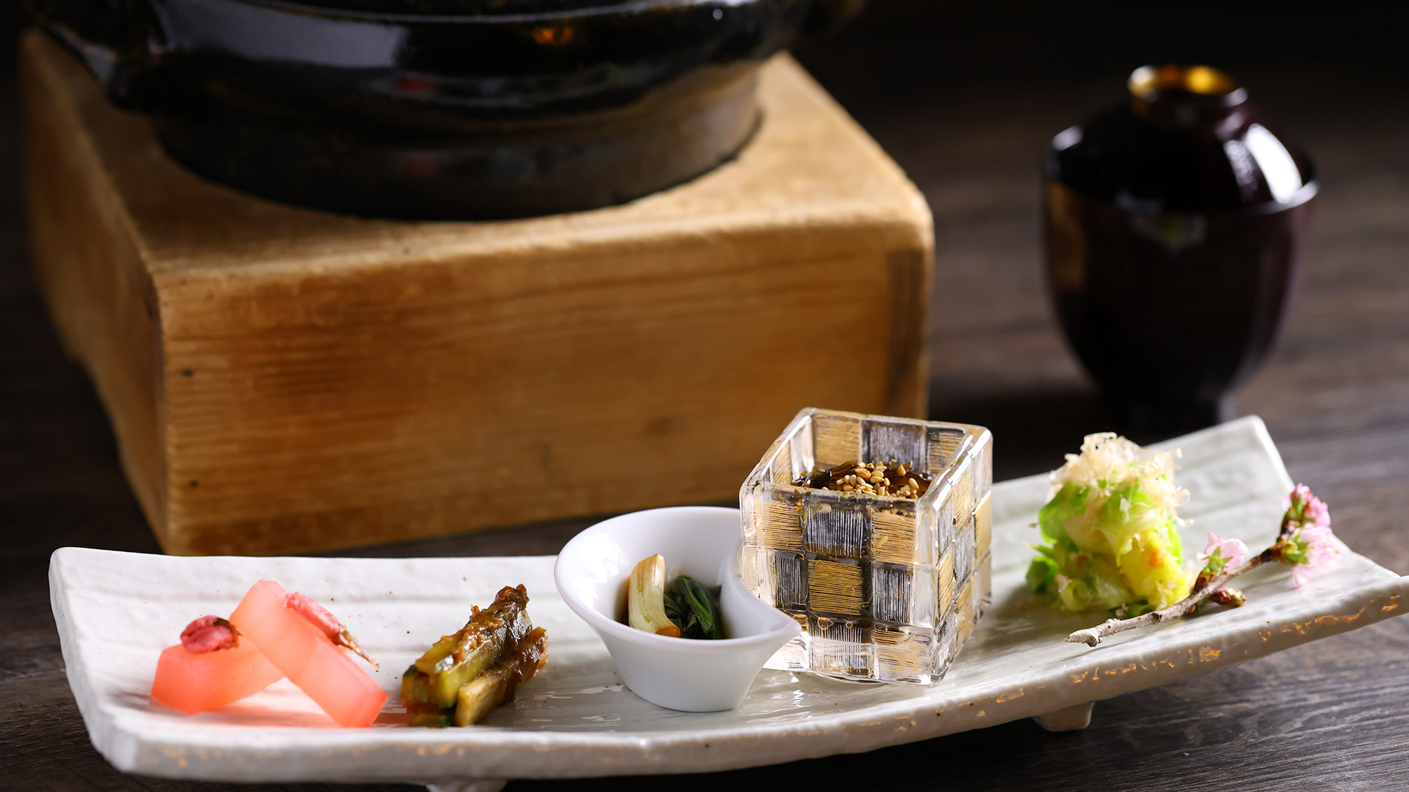 【春のお献立】食事北海道米ななつぼしを釜炊きで留椀香の物