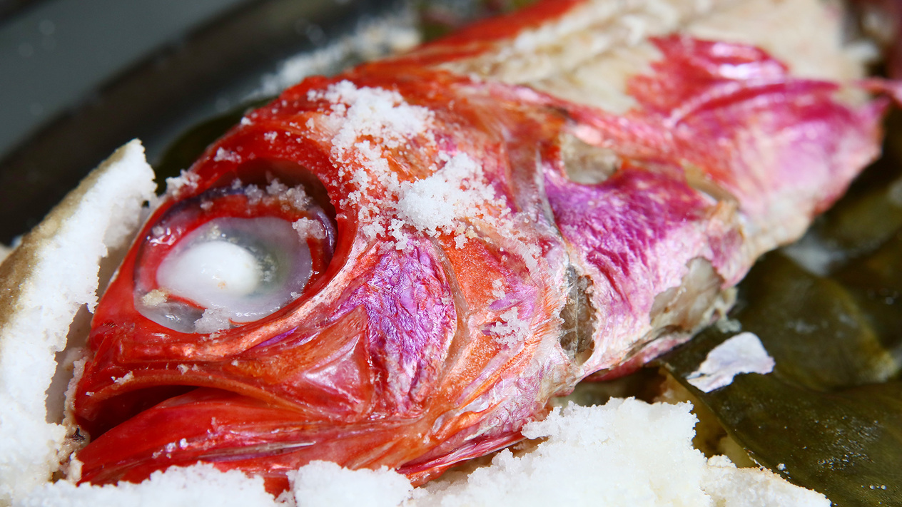 金目鯛の塩釜焼き