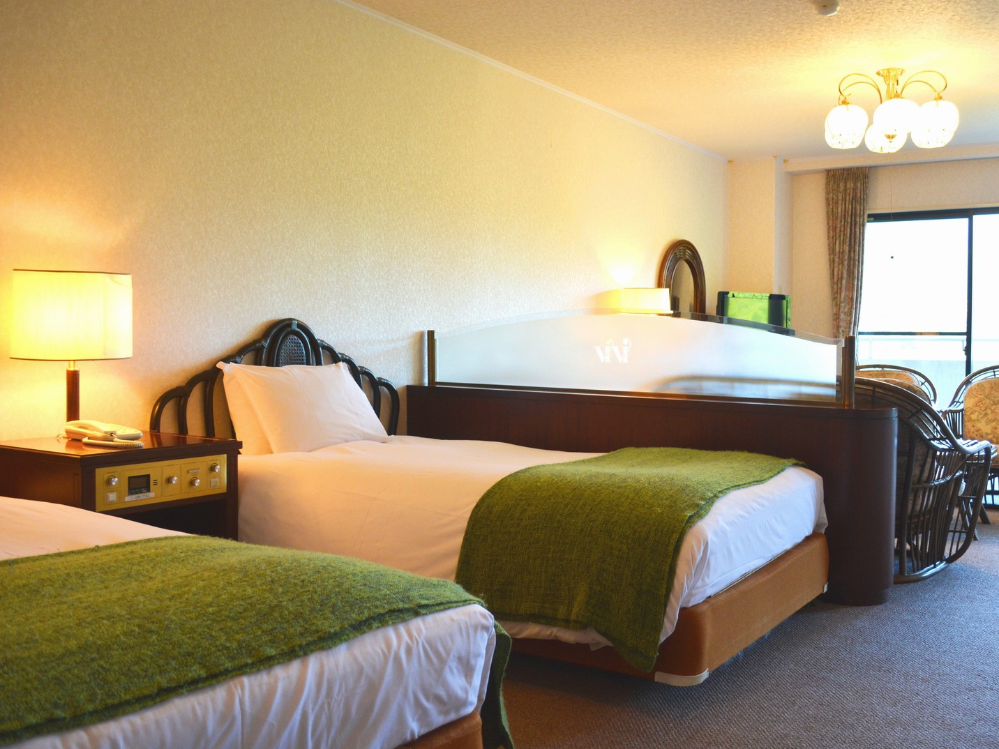 【和洋室】72平米（洋室36m²; + 和室10畳）