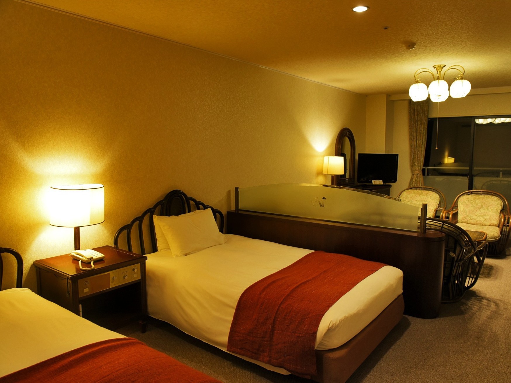 【和洋室】72平米（洋室36m²; + 和室10畳）