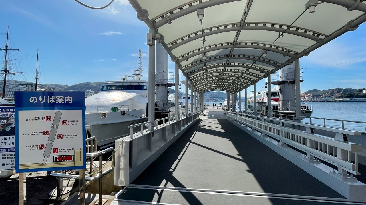 長崎港から船の旅をお楽しみください。 