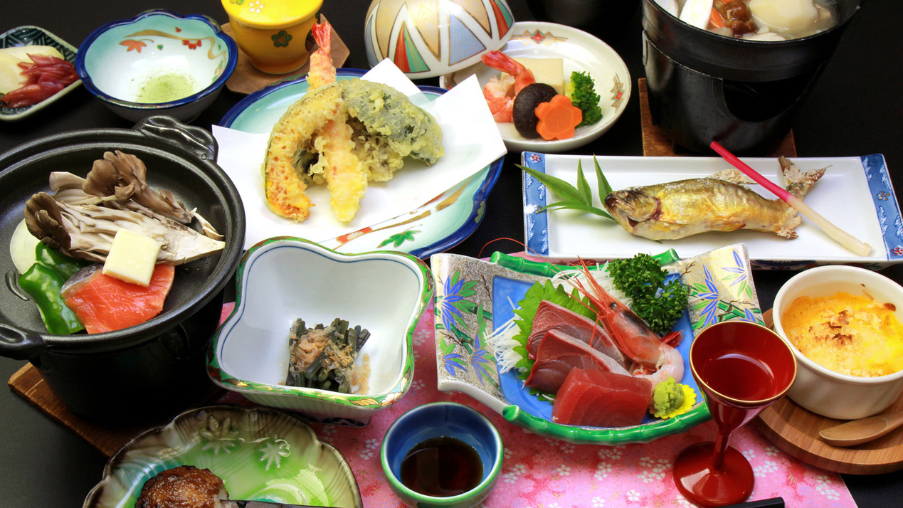 【會津の郷土料理】素朴な田舎料理ですが、お料理はなるべく地場産の食材でご用意いたしております。